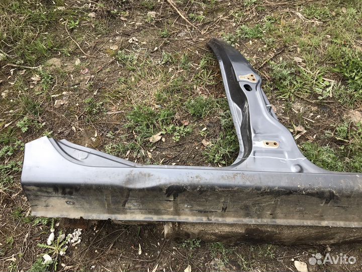 Лансер 9 порог правый бочина стойка центральная