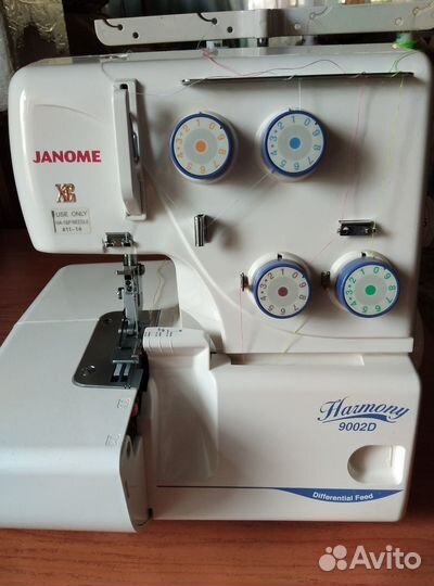 Швейная машинка: Оверлок Janome 9002D
