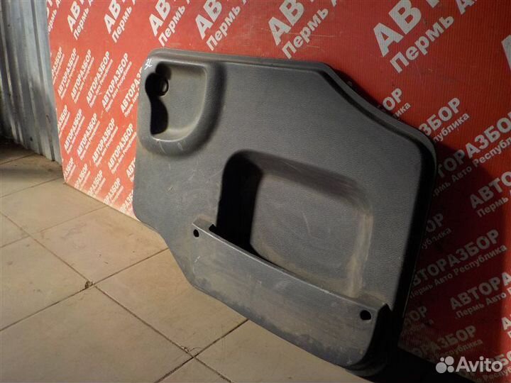 Обшивка двери багажника задняя левая LADA Largus