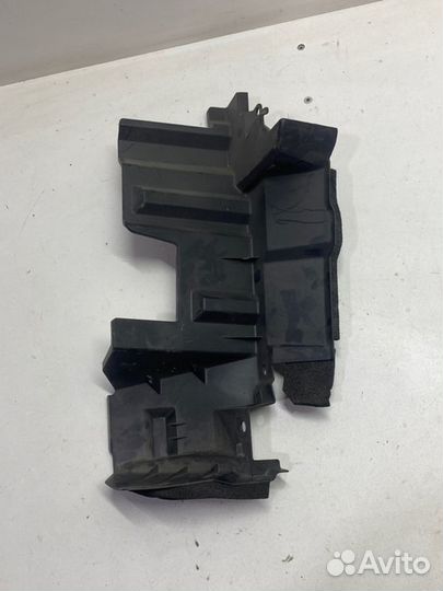 Дефлектор радиатора передний правый Toyota Land