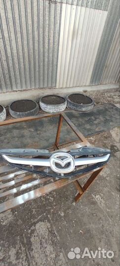 Продам решëтку mazda 5 2008 1й рестайл