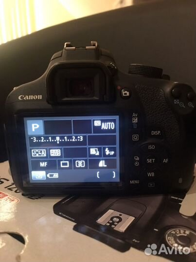 Зеркальный фотоаппарат Canon 1200