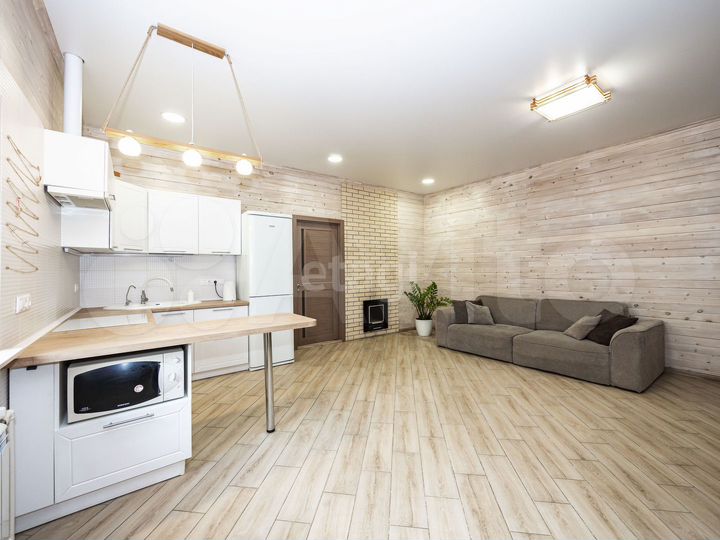 Коттедж 320 м² на участке 12 сот.