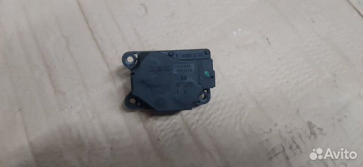 Мотор заслонки печки volvo S60 XC60 XC90