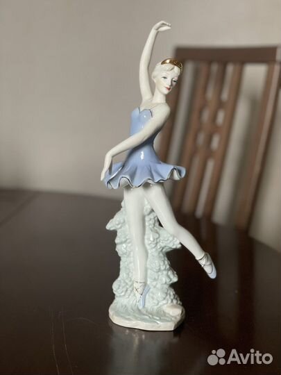 Статуэтка фарфор
