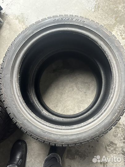 Pirelli Winter Ice Zero 225/45 R19