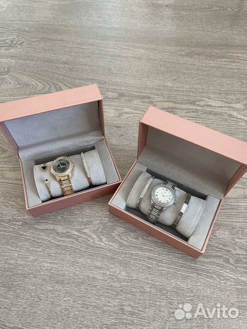 Часы женские �и браслеты набор подарок
