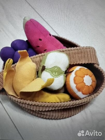 Фрукты мягкие в корзине. икеа