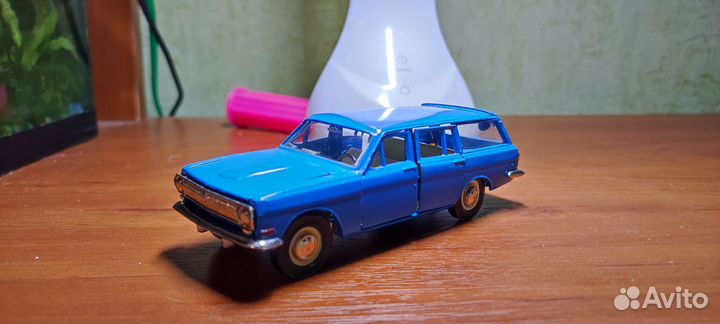 Модель 1:43 газ 2402