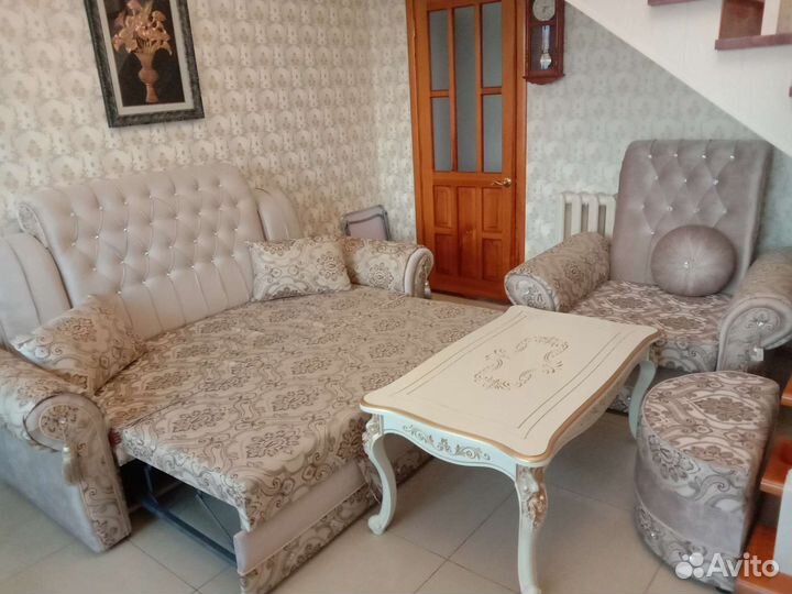 Диваны и кресло стол бу