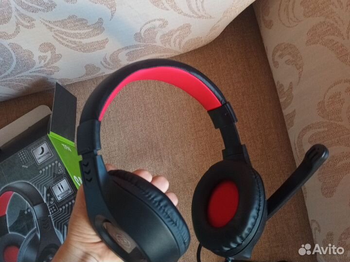 Проводные наушники с микрофоном