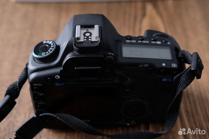 Зеркальный фотоаппарат canon 5D mark ii