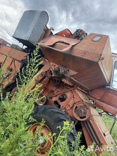 Комбайн нива