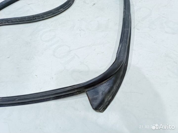 Уплотнитель двери передний левый Kia Ceed Sw 1.6