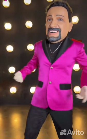 Ростовые куклы, пародия на звёзд, живая открытка