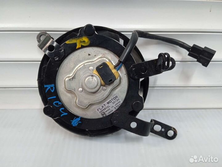 Yamaha R1 2004-2006. Мотор вентилятора