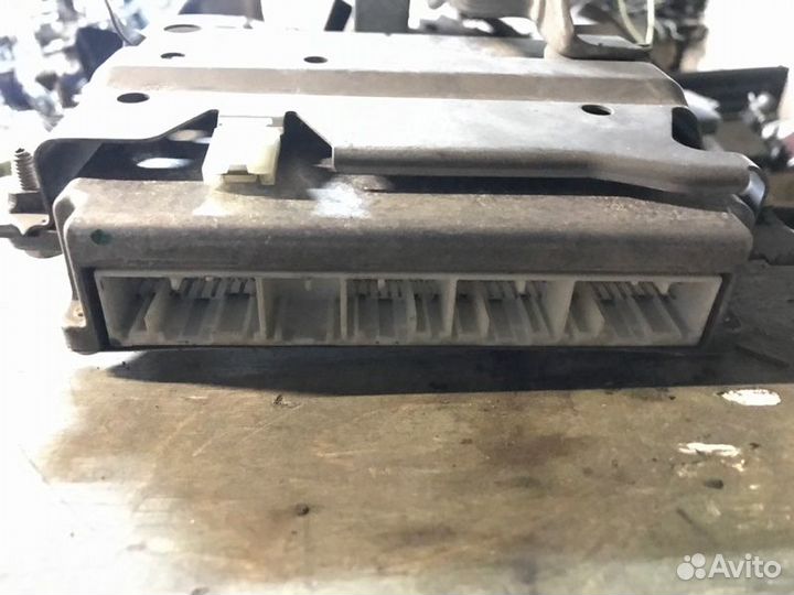 Блок управления двигателем Honda Civic EU3 4EE2