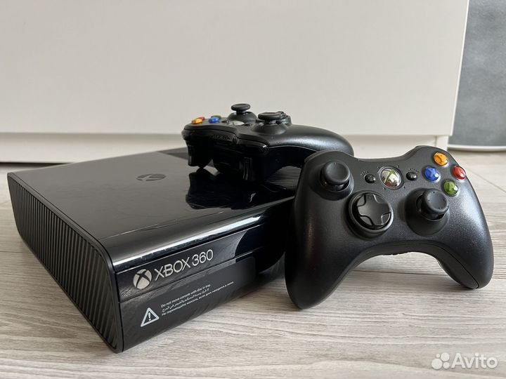Xbox 360 E 512gb + 2 геймпада