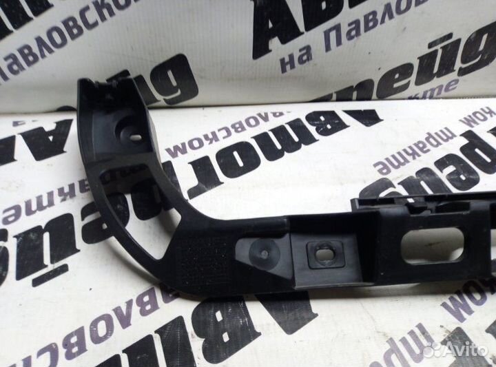 Кронштейн бампера задний Volkswagen Passat 3C2 BZB