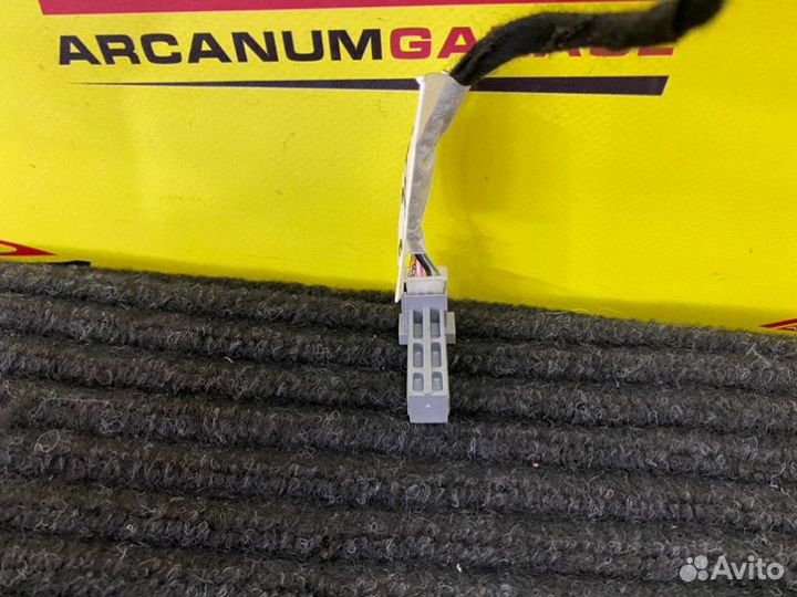 Выключатель стоп сигнала Mercedes 204 W204