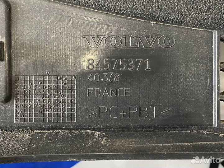 Решетка в бампер Volvo FM4 84575371