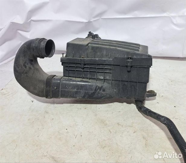 Корпус воздушного фильтра VW Passat (B7) 2011