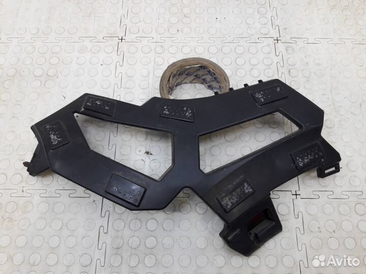 Кронштейн бампера передний левый Renault Arkana