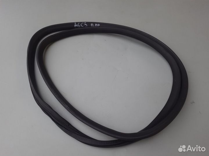 Уплотнитель передней правой двери Audi A6 C5