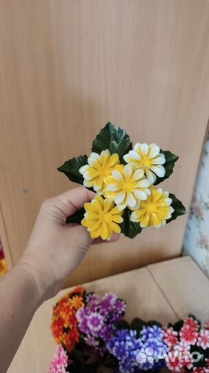 Букетик искуственных цветов