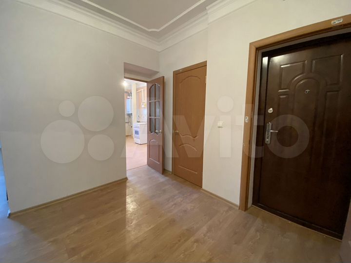 3-к. квартира, 83 м², 1/6 эт.