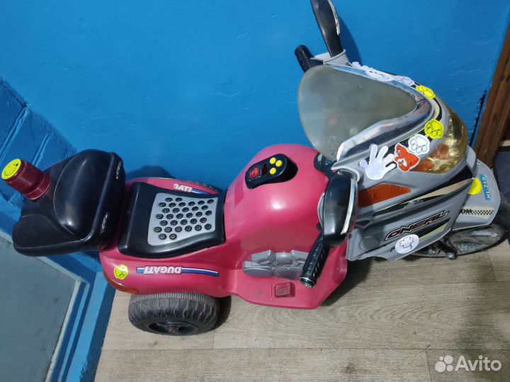 Детский электромотоцикл на ходу