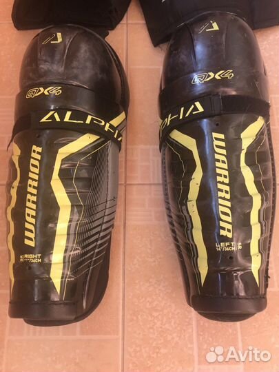 Хоккейная форма и отдельно щитки