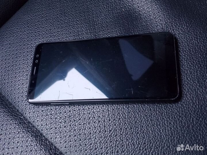 Samsung Galaxy A8+, 4/32 ГБ