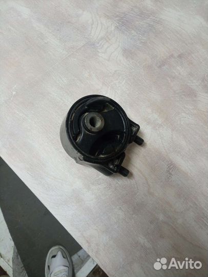 Подушка двигателя зад Ford Festiva/Mazda Demio
