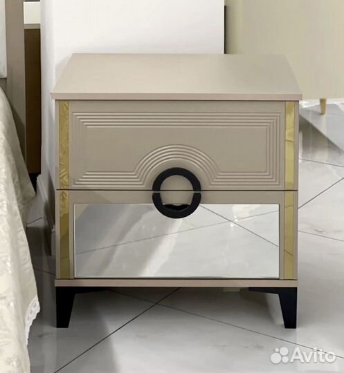 Комод бу и две тумбы прикроватные бу