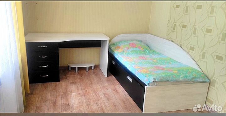 Компьютерный стол и кровать