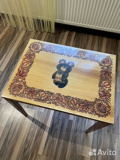 Столик с олимпийским мишкой