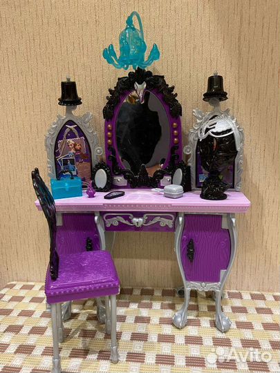 Туалетный столик для кукол