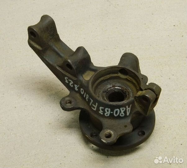 Кулак поворотный левый Audi 80 B3 1.8