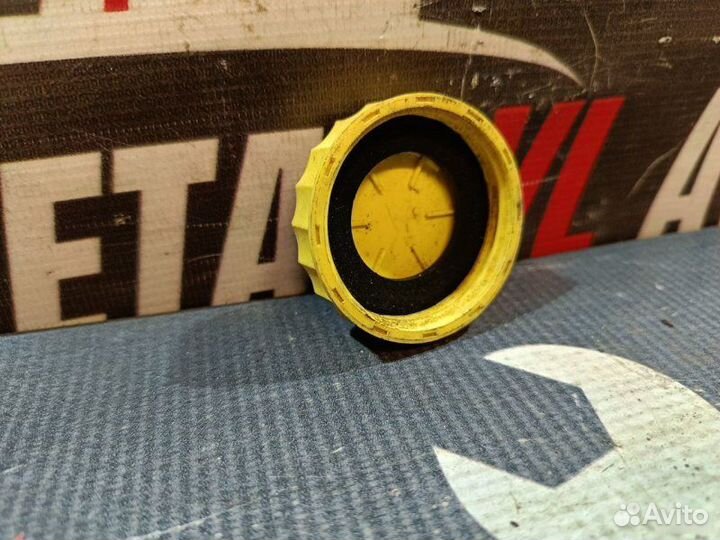 Крышка расширительного бачка Volkswagen Passat