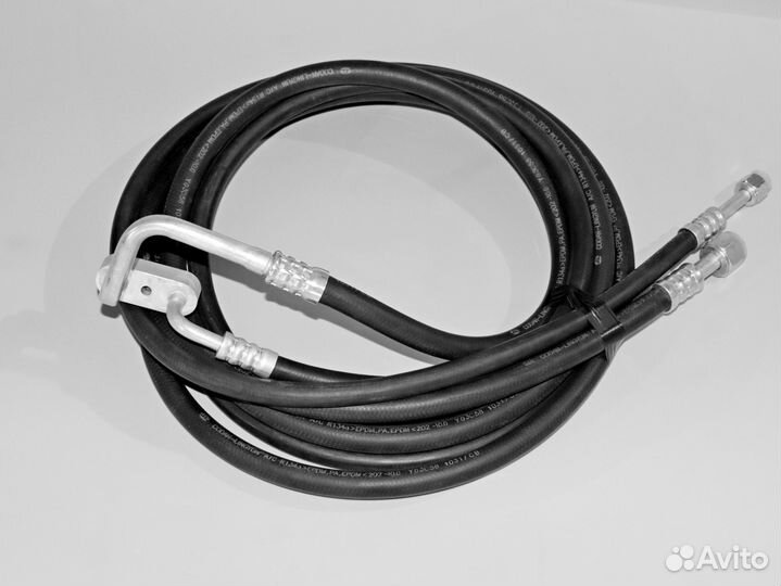 Mitsubishi Pajero 4/3 шланги заднего кондиционера