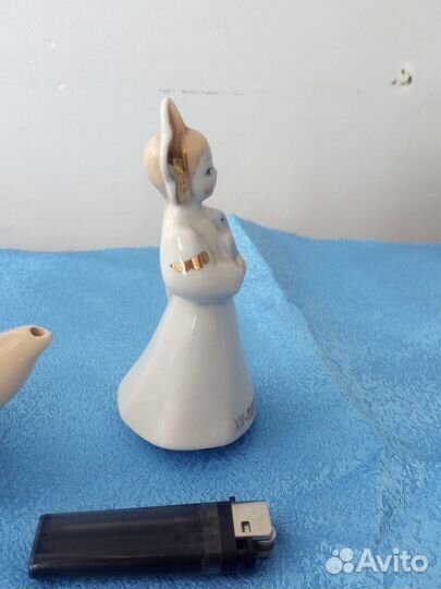 Девушка в кокошнике с голубем и другое из СССР