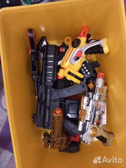 Целый контейнер игрушек