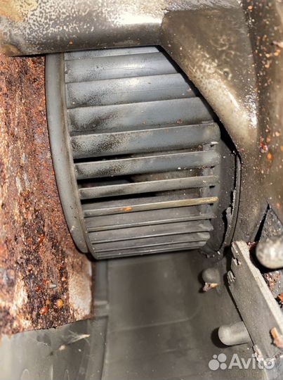 Моторчик печки mazda 323 Cba купе Z5