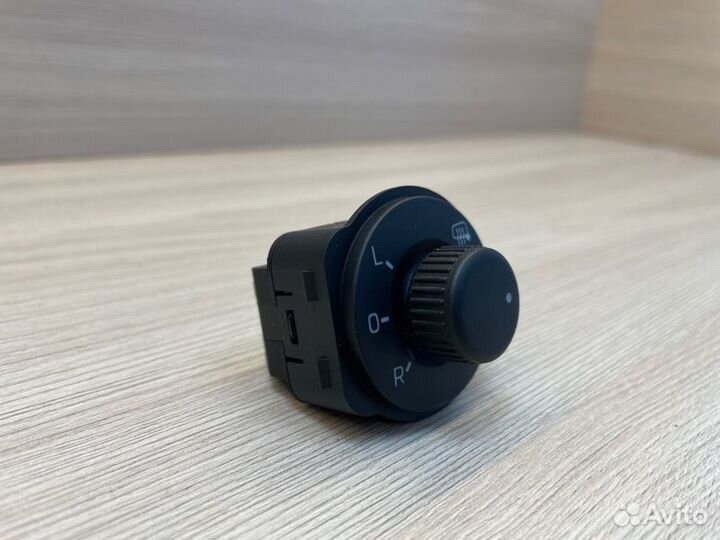 Блок регулировки зеркал Skoda Rapid