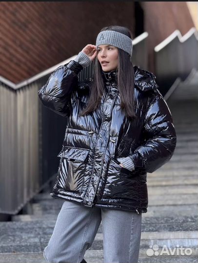 Черная лаковая куртка 46