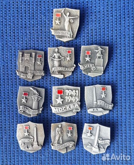 Значки города герои