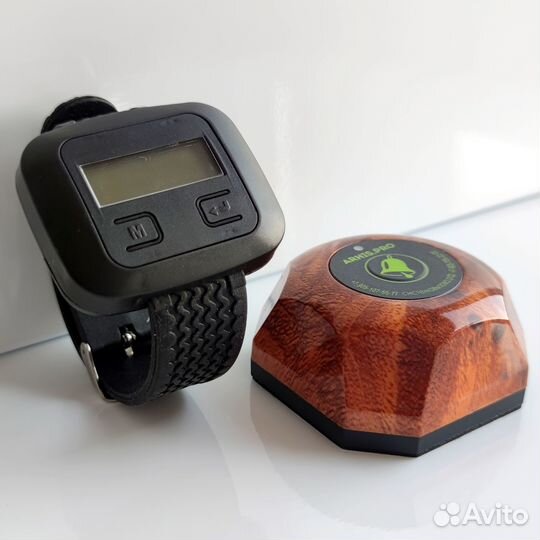 Система вызова: кнопка персонал и часы официанта