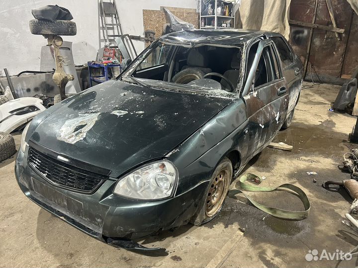 LADA Priora 1.6 МТ, 2010, битый, 100 000 км