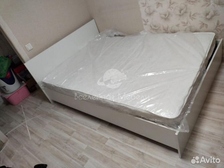 Кровать двуспальная